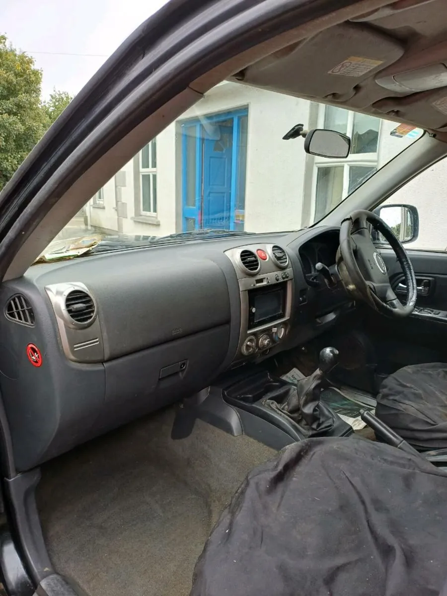 IZUZU JEEP - Image 1