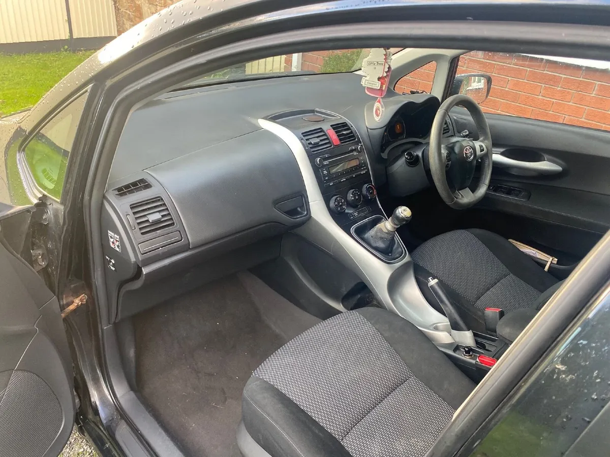 Toyota Auris 2010 - Image 4
