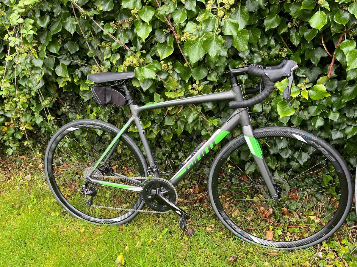 GIANT CONTEND SL1 ROAD BIKE - Image 1