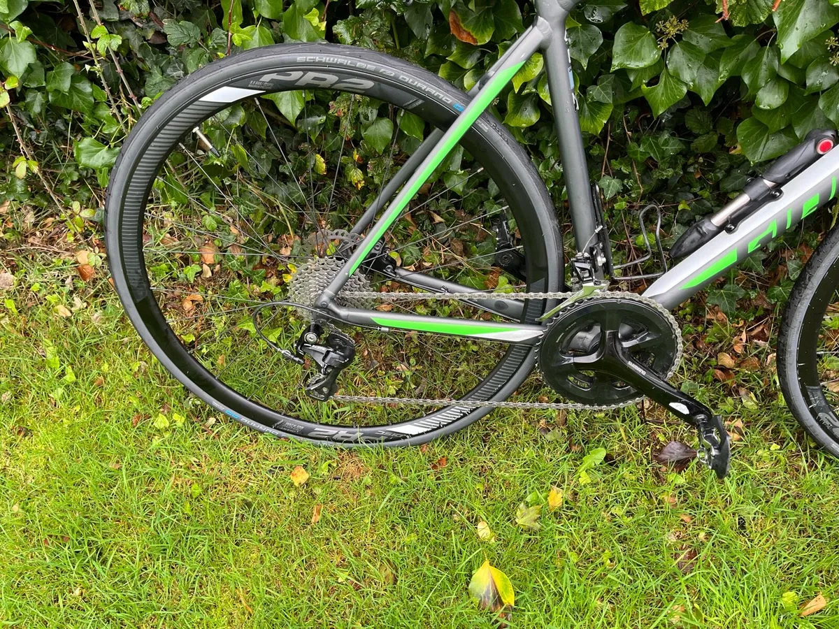 GIANT CONTEND SL1 ROAD BIKE - Image 2
