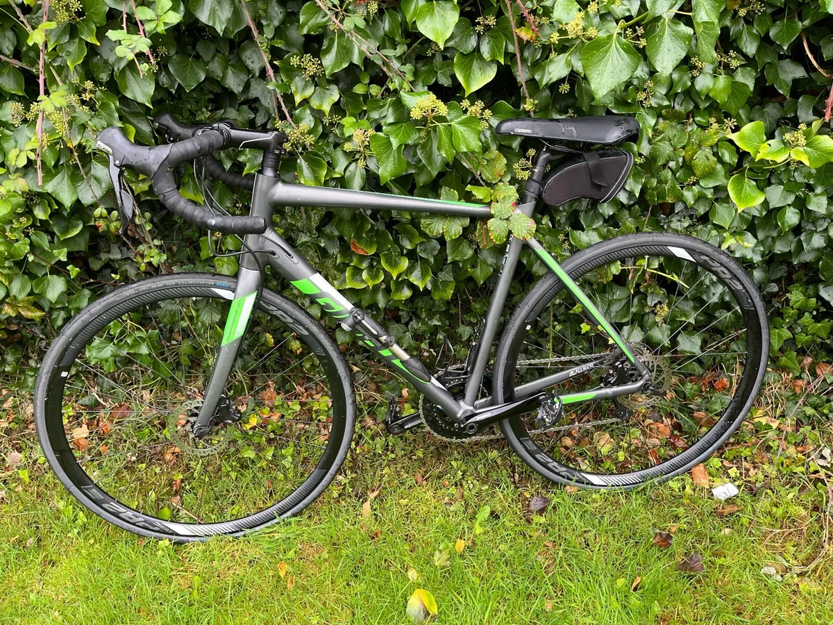GIANT CONTEND SL1 ROAD BIKE - Image 3