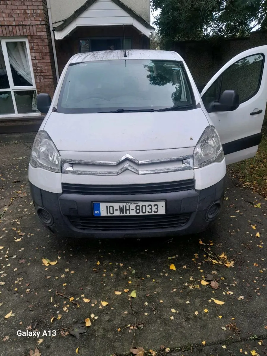Van and everything in it - Image 1