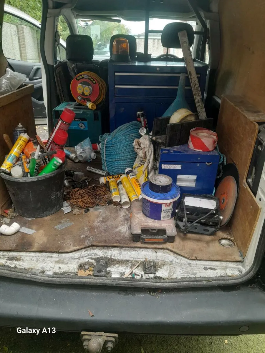 Van and everything in it - Image 4