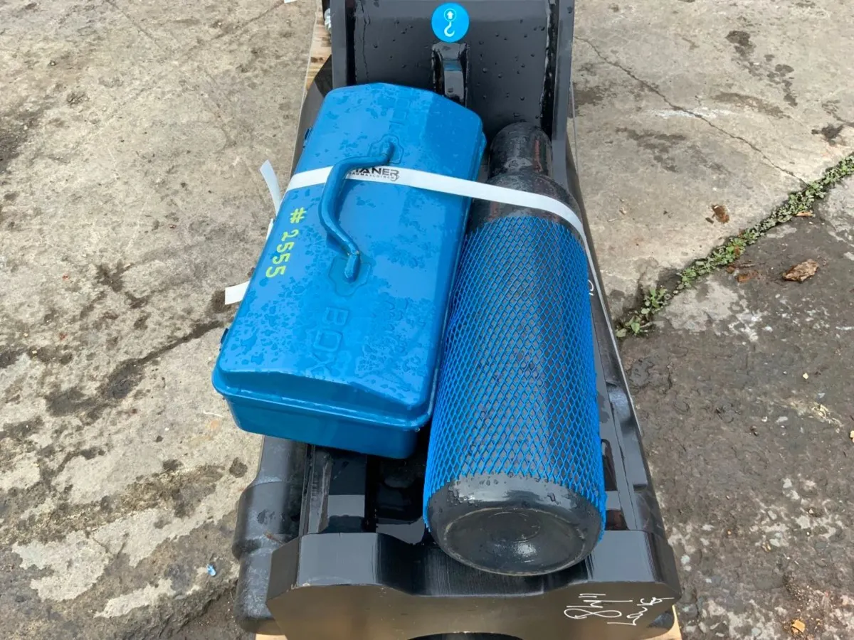UNUSED HANER Hx3000a BREAKER.....80mm PINS...2555 - Image 4