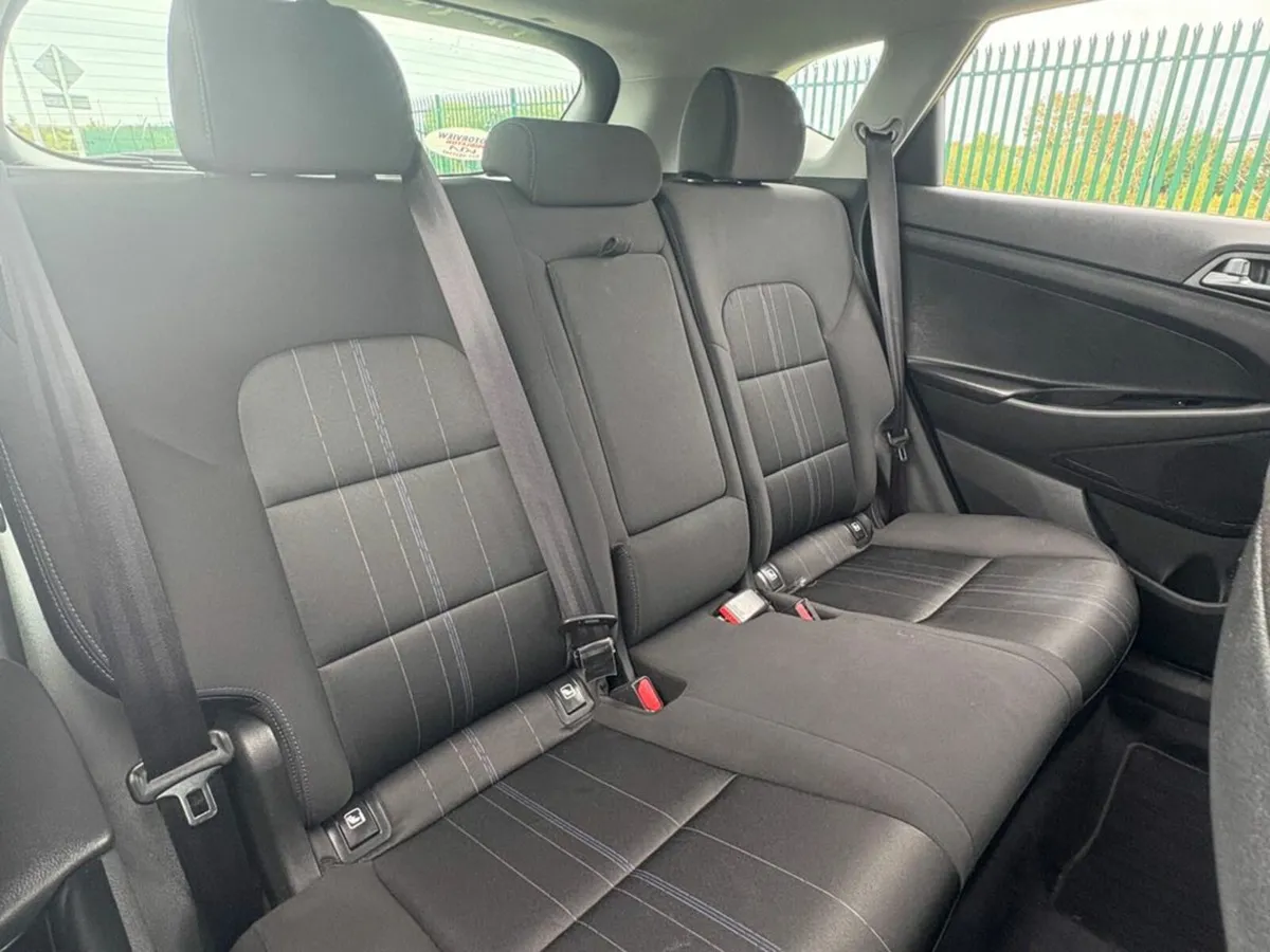 Hyundai Tucson ix35 Comfort Petrol 5DR, Bluetooth, - Image 4