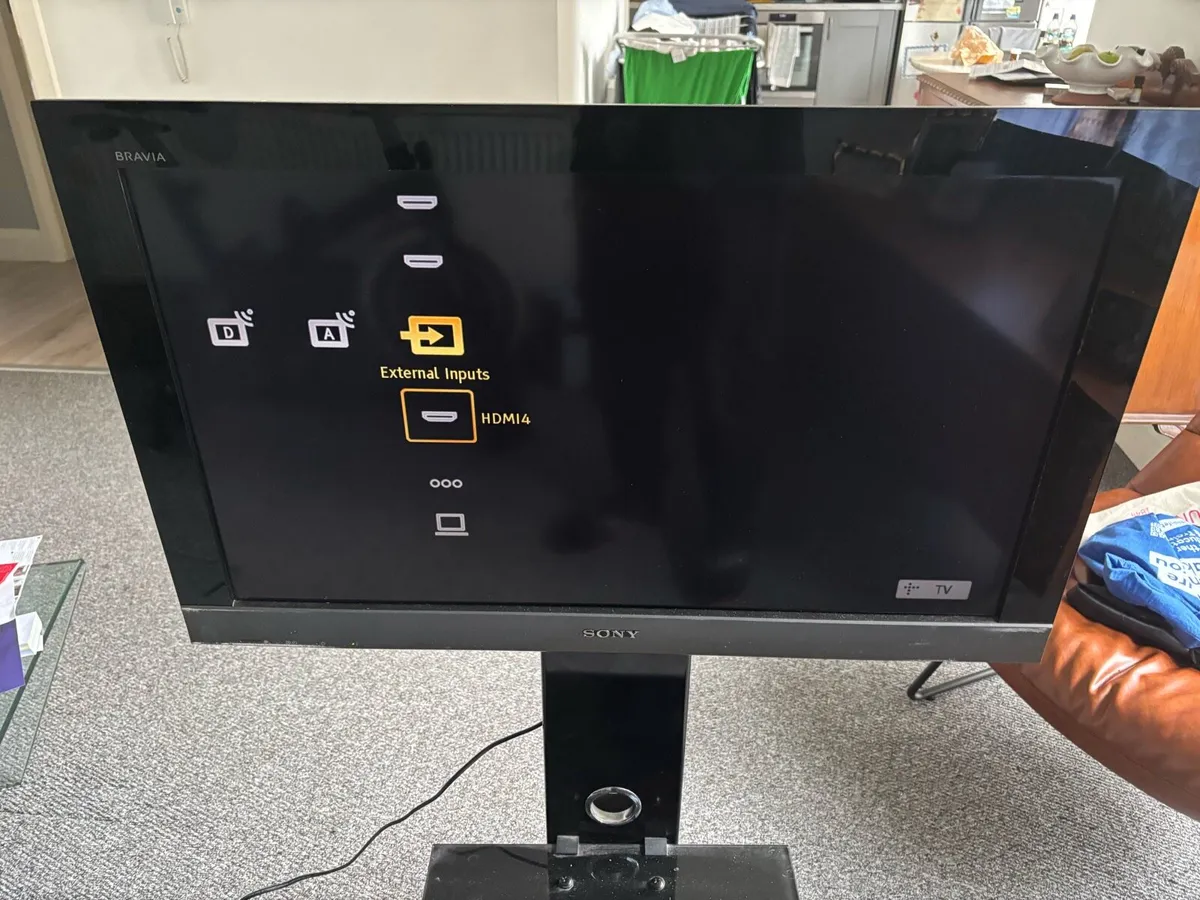 Sony Bravia KDL-32EX401 32" 1080p HD LCD - Image 1