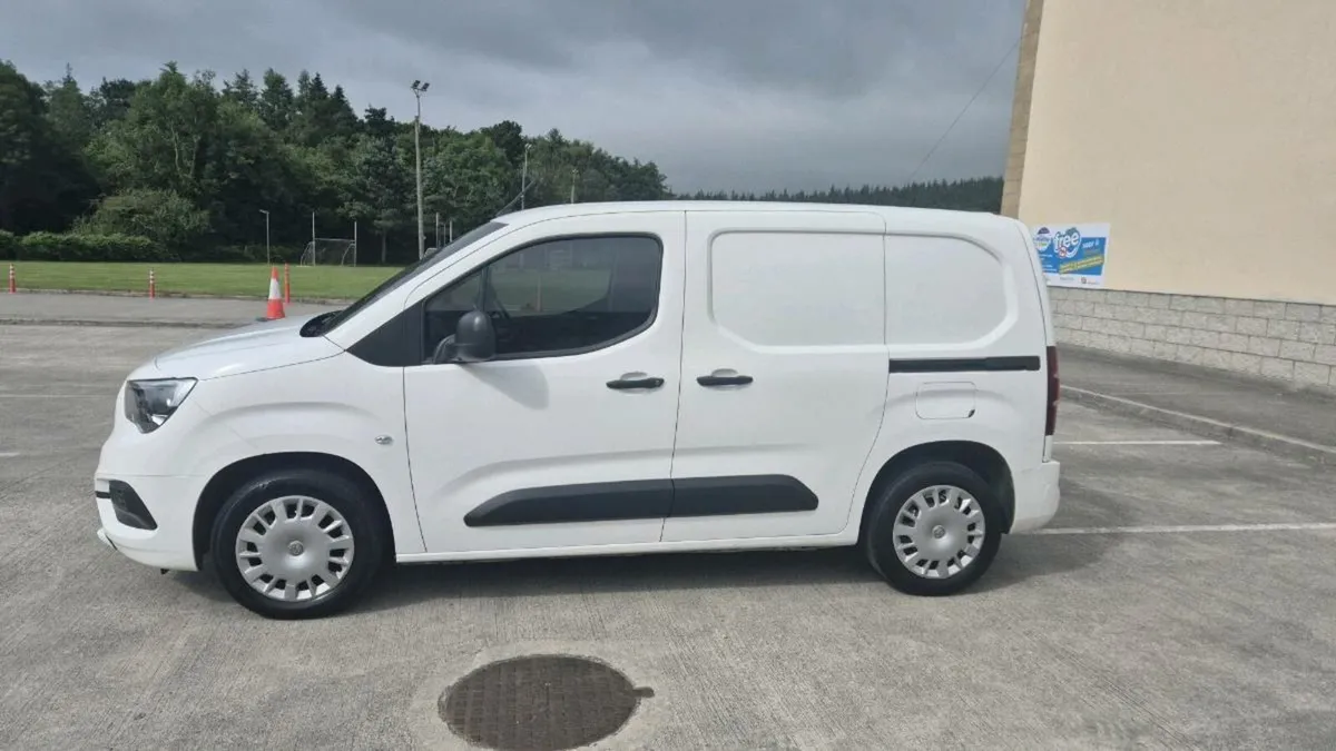 2020 Opel Combo 1.5 Sportive 

3 Seater - Image 3