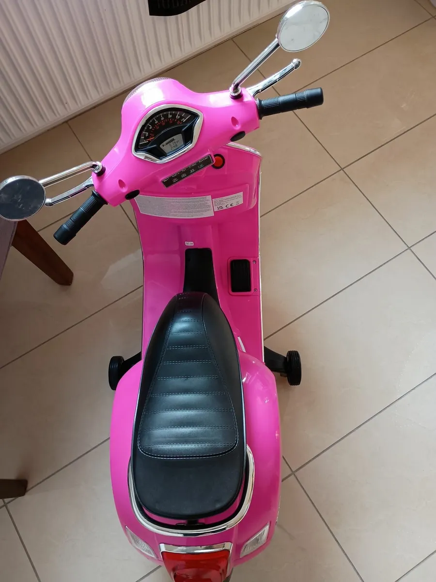 Vespa Electric Ride On - Image 3