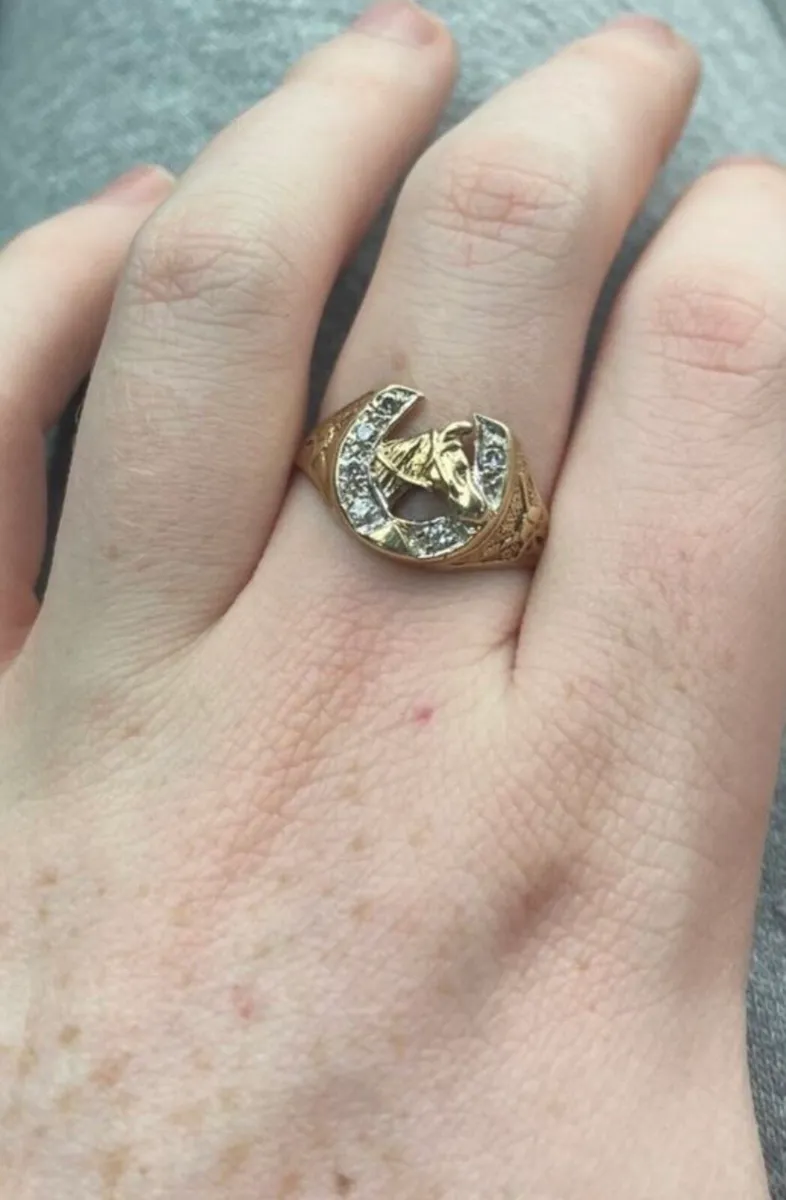 Gold ring - Image 2