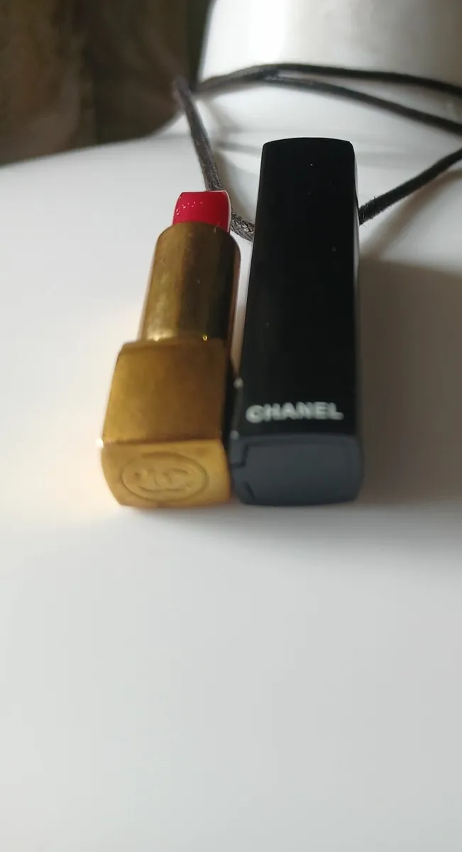 Lipstick Chanel necklace - Image 4