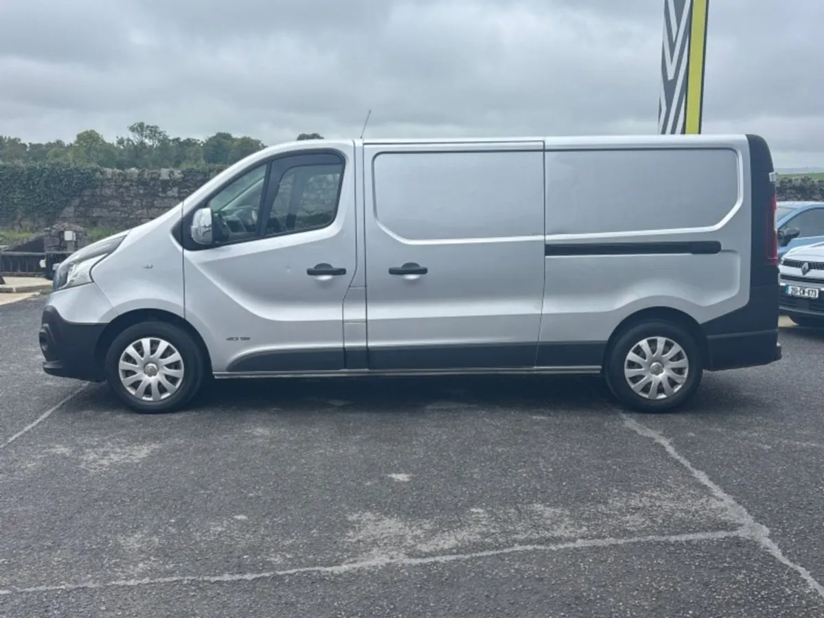 Renault Trafic LWB Business van - Image 4
