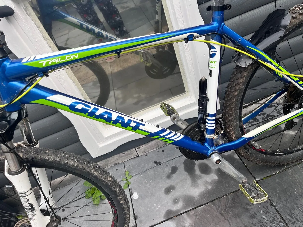 Giant Talon 27.5 1Metallic Blue Bike - Image 4
