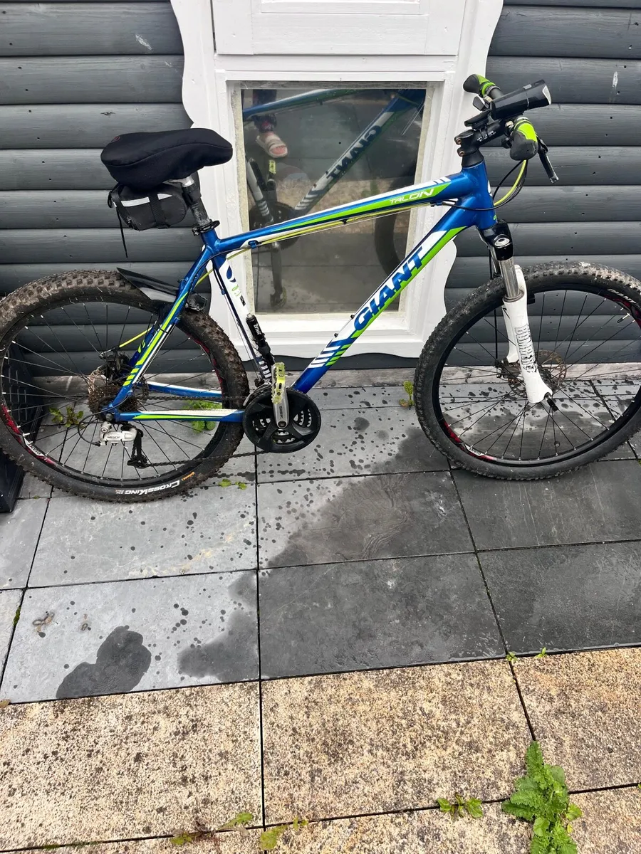 Giant Talon 27.5 1Metallic Blue Bike - Image 2