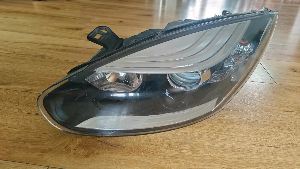 Renault Megane MK3 Headlight (Original) - Image 1