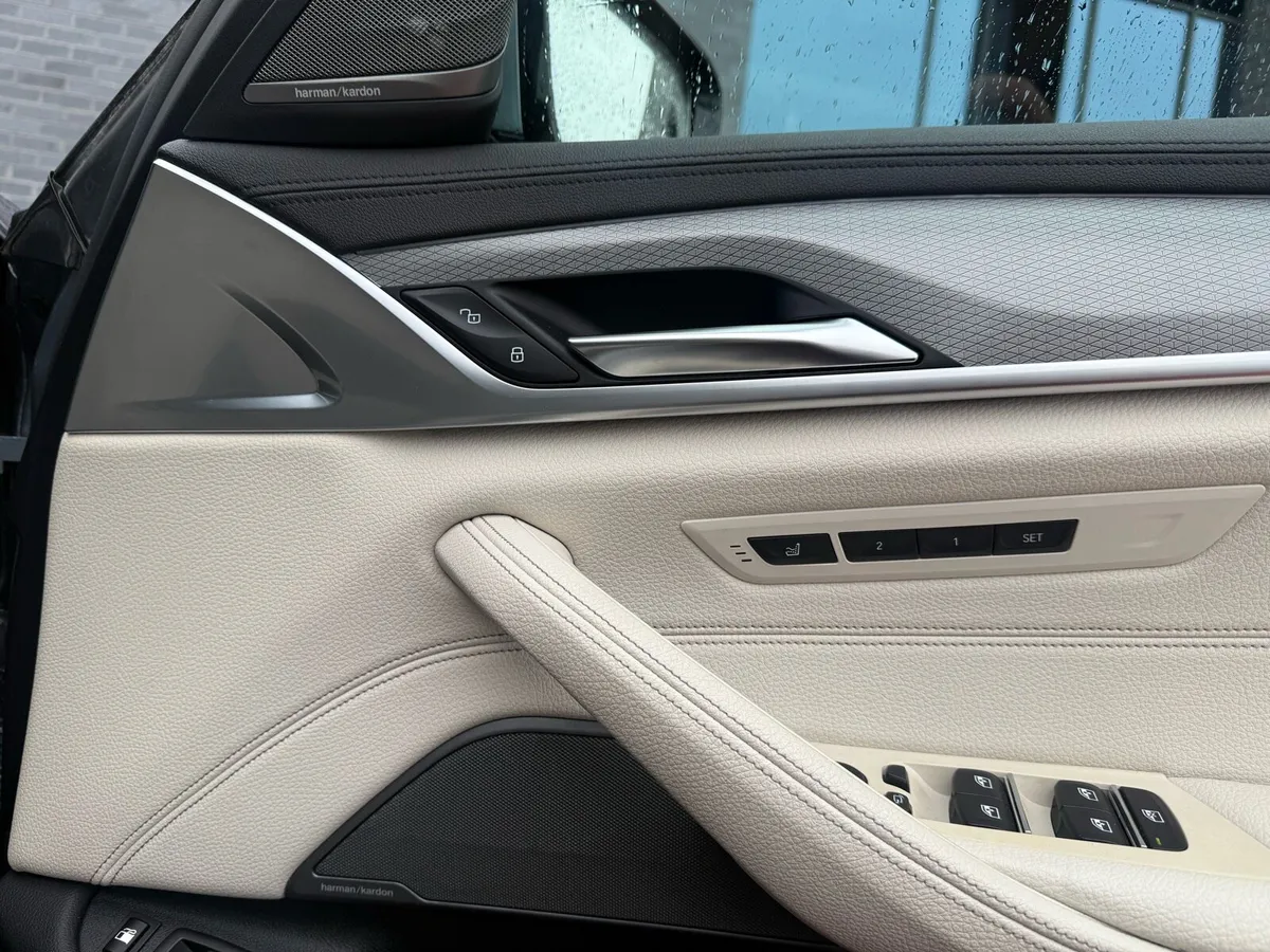 BMW 530e  M SPORT HYBRID FULL SPEC LOW MILAGE - Image 3