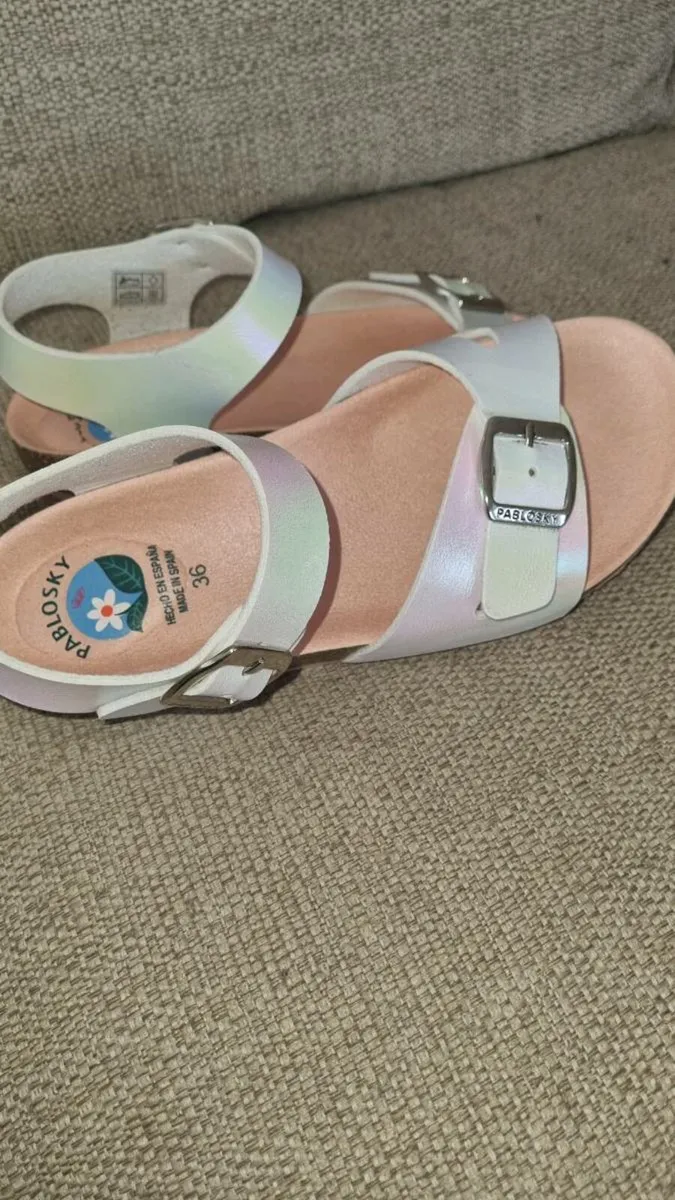 Girls sandals - Image 1