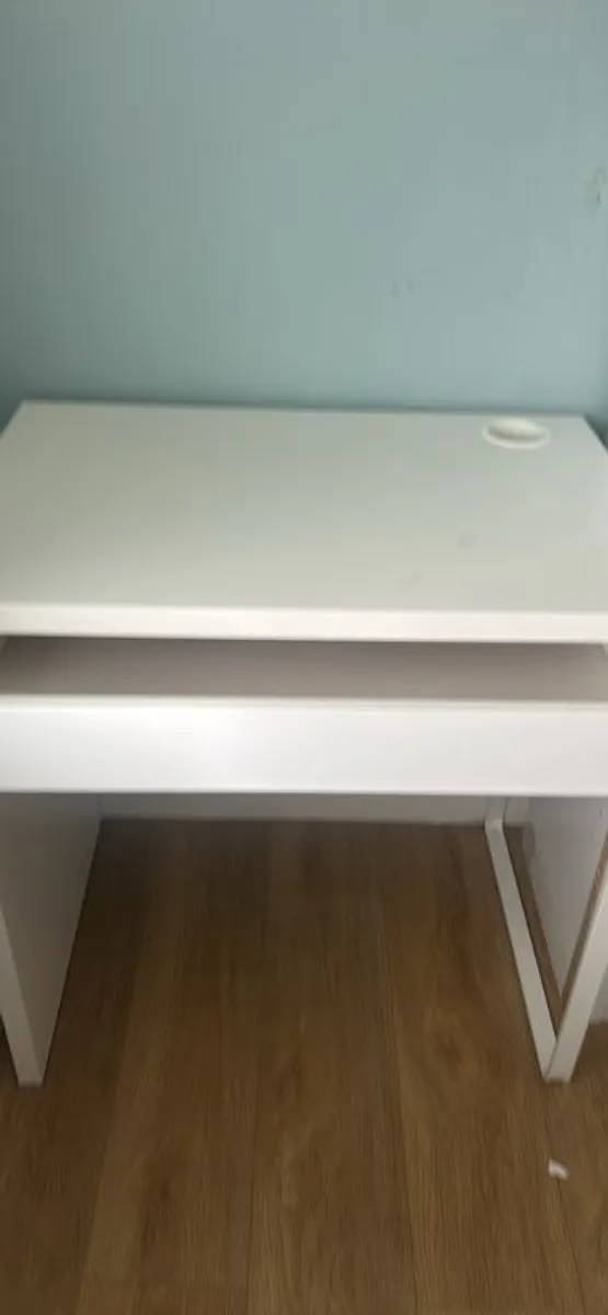 kids desk - Image 1