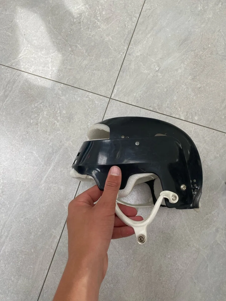 Hurling helmet - Image 3