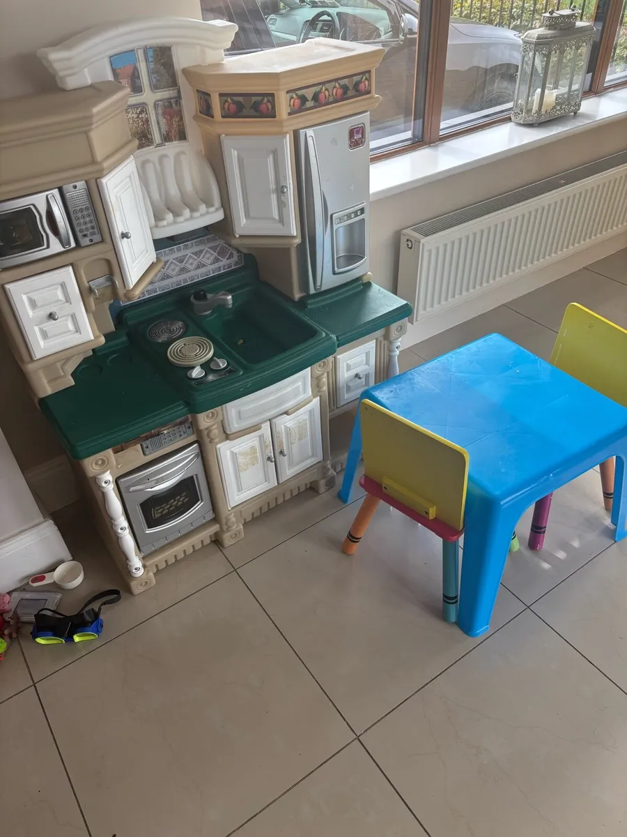 Toy kitchen
