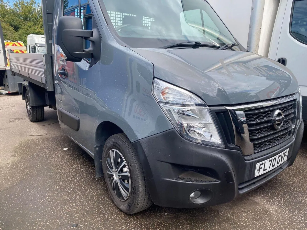 Nissan NV400 2020 tipper - Image 1