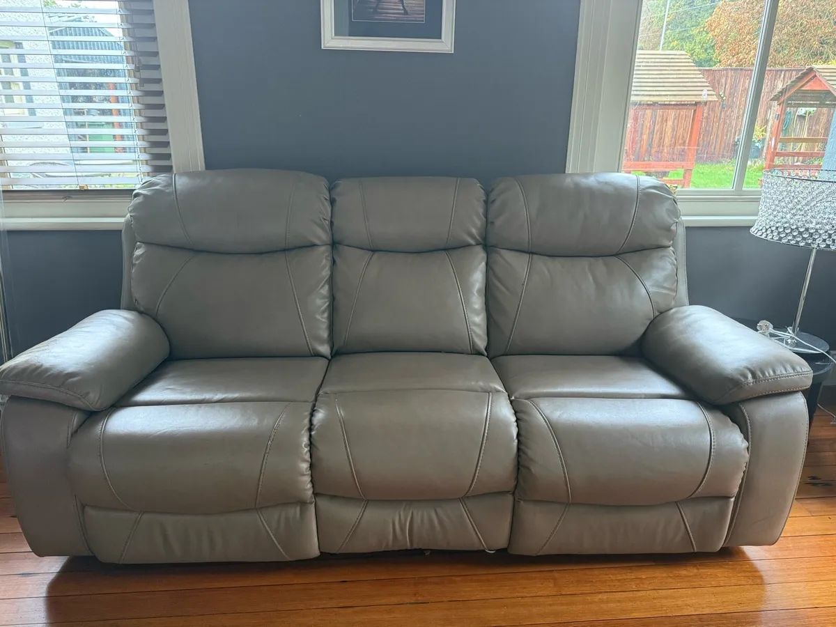 3+1 leather recliners like new - Image 2