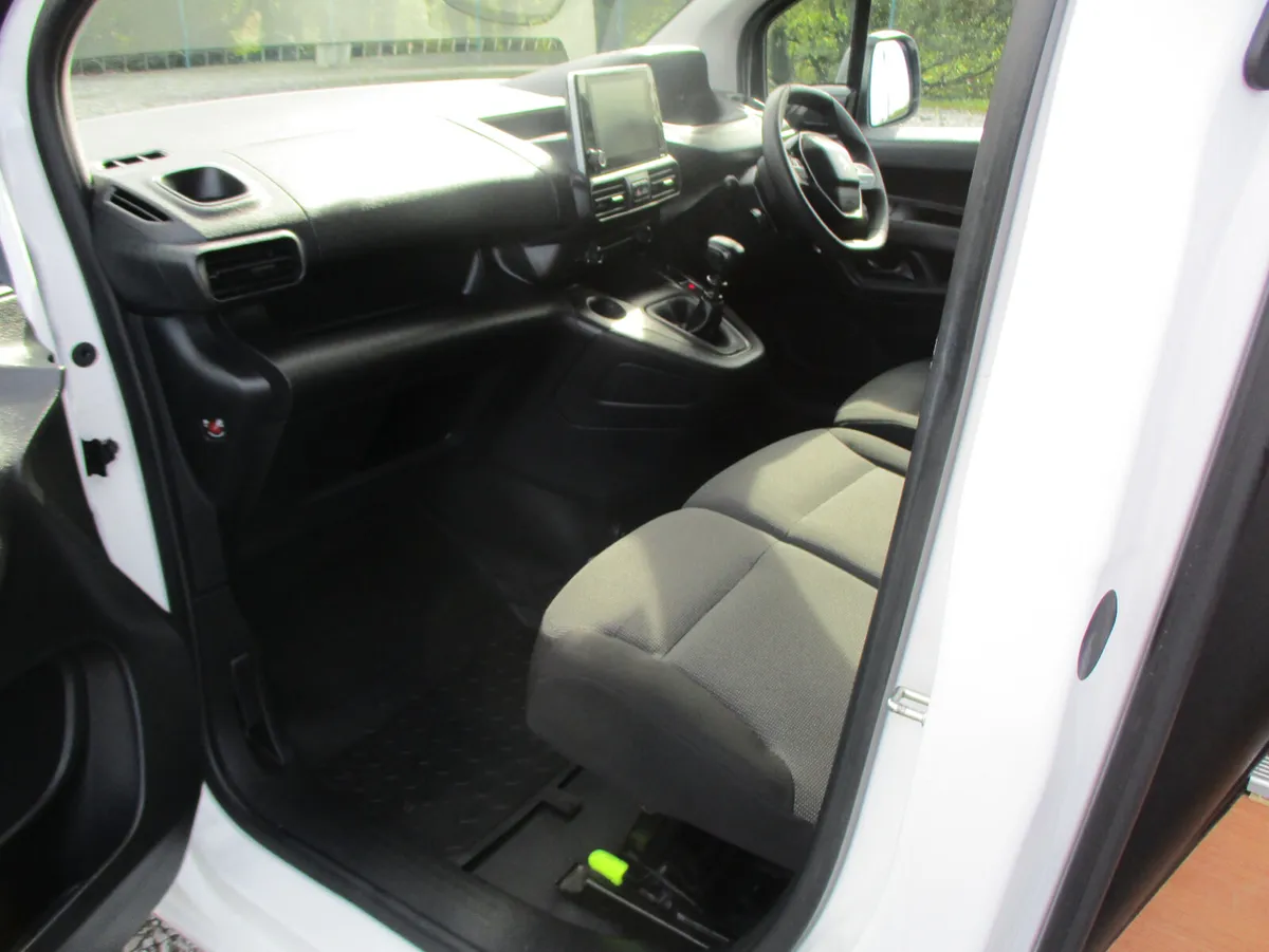 Peugeot Partner 2022 1.5 hdi proffesional plus - Image 4