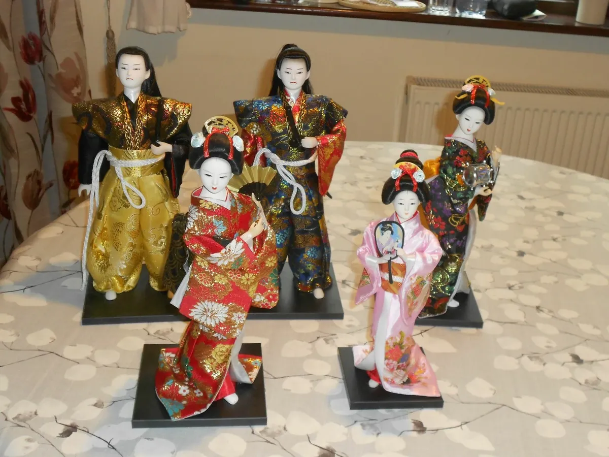 Collection of Samurai and Geisha Dolls - Image 1