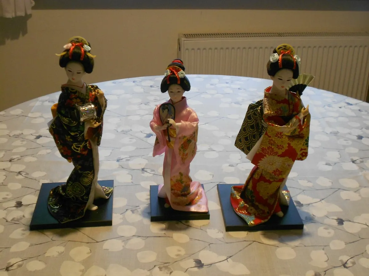 Collection of Samurai and Geisha Dolls - Image 3