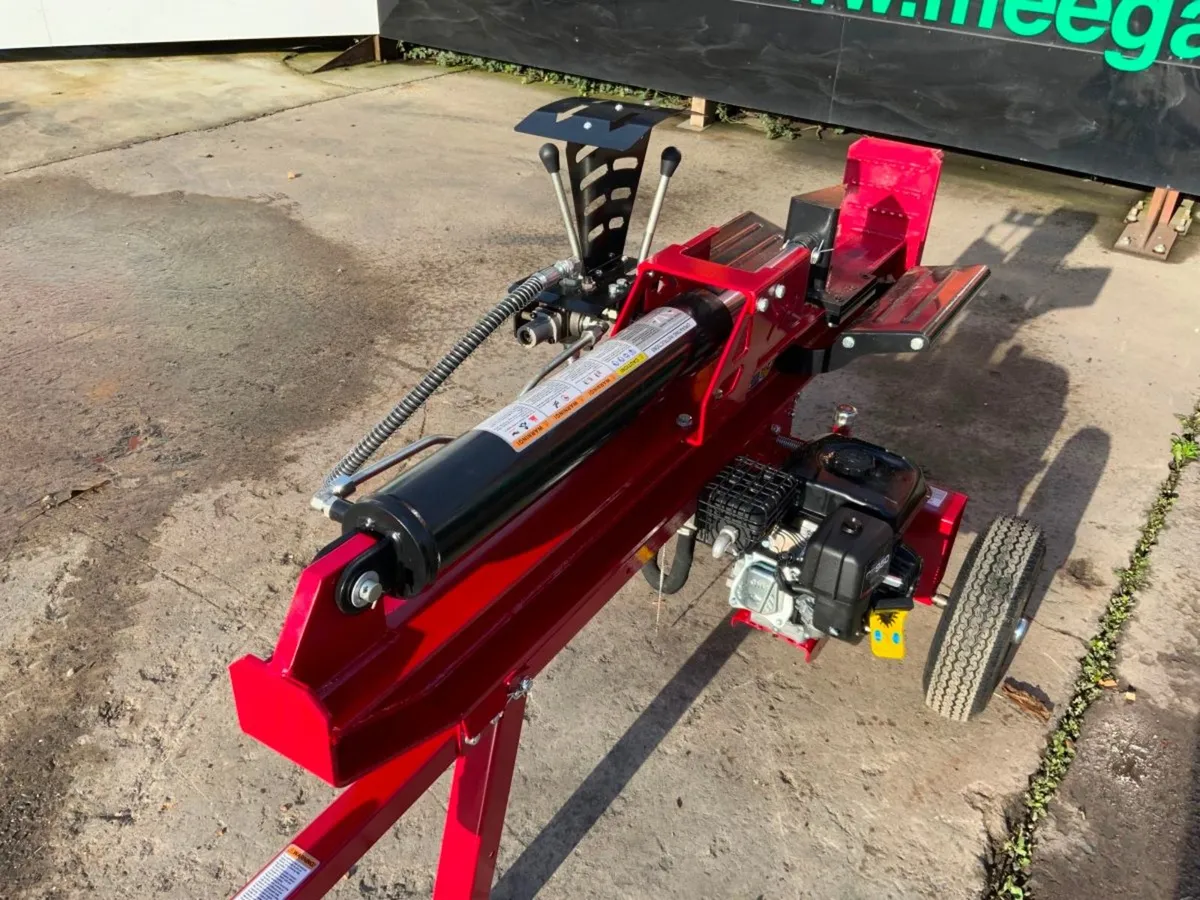 UNUSED 'BOSS' PETROL LOG SPLITTER........1434. - Image 4