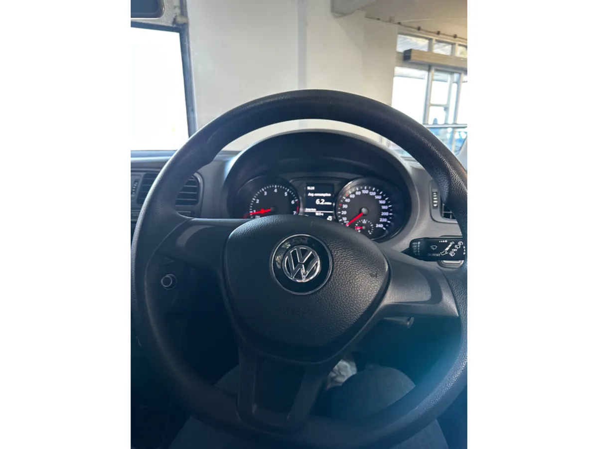 Volkswagen Polo TRENDLINE 1.0 60HP MANUAL 5SPEED 5 - Image 4
