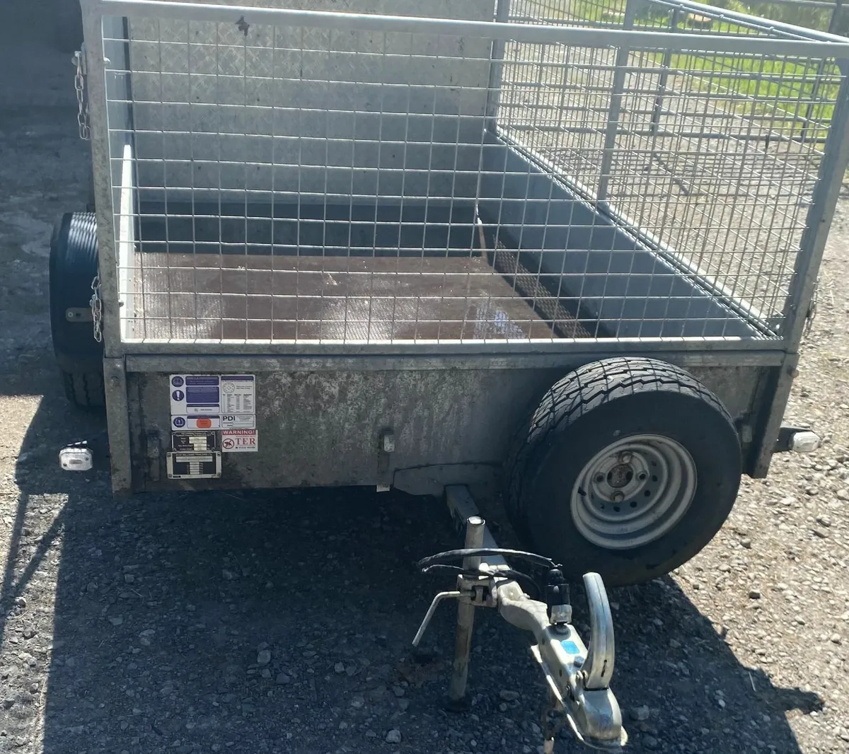 P8e 8'2" x4"9" Wide Ramp & Mesh Sides 750kg - Image 2