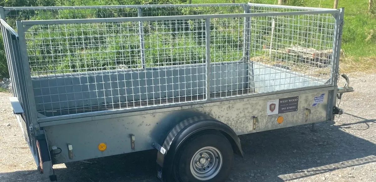P8e 8'2" x4"9" Wide Ramp & Mesh Sides 750kg - Image 3