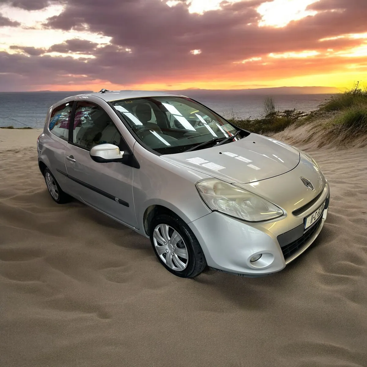 2011 Renault Clio1.2 16V ROYALE Petrol Low Mileage - Image 1