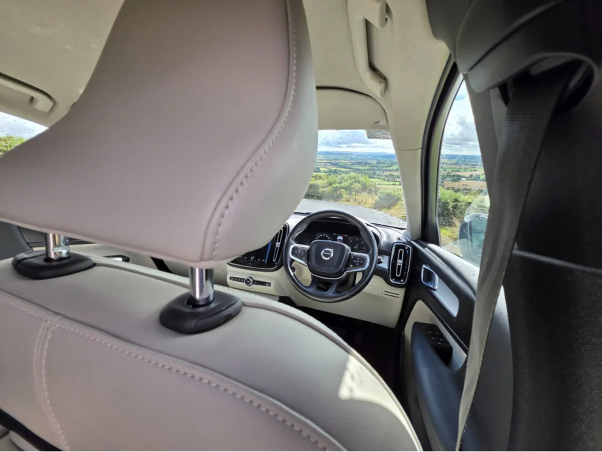 Volvo XC40 D3 MOMENTUM AT 5DR AUTO - Image 3