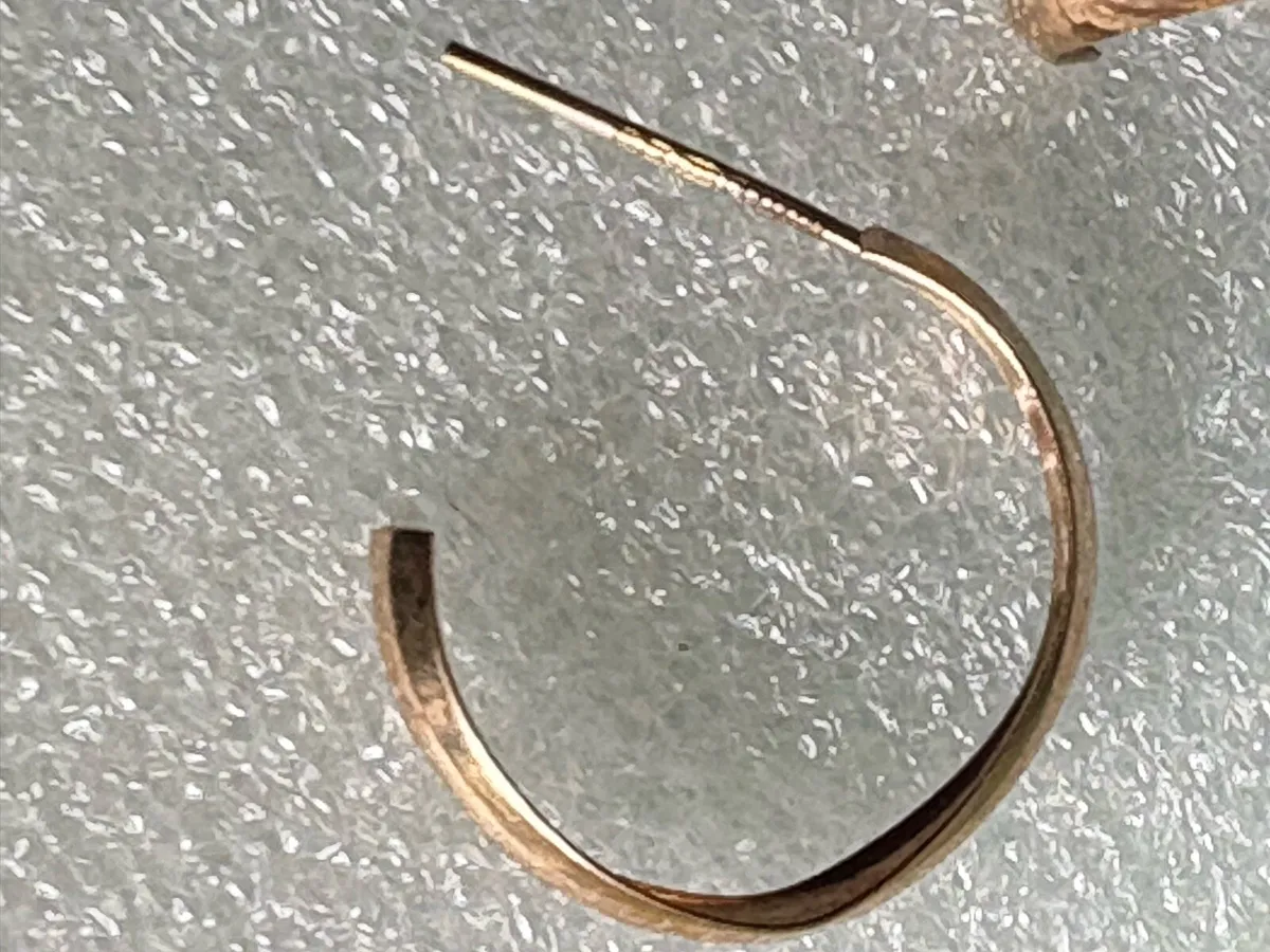 9ct gold earrings - Image 4