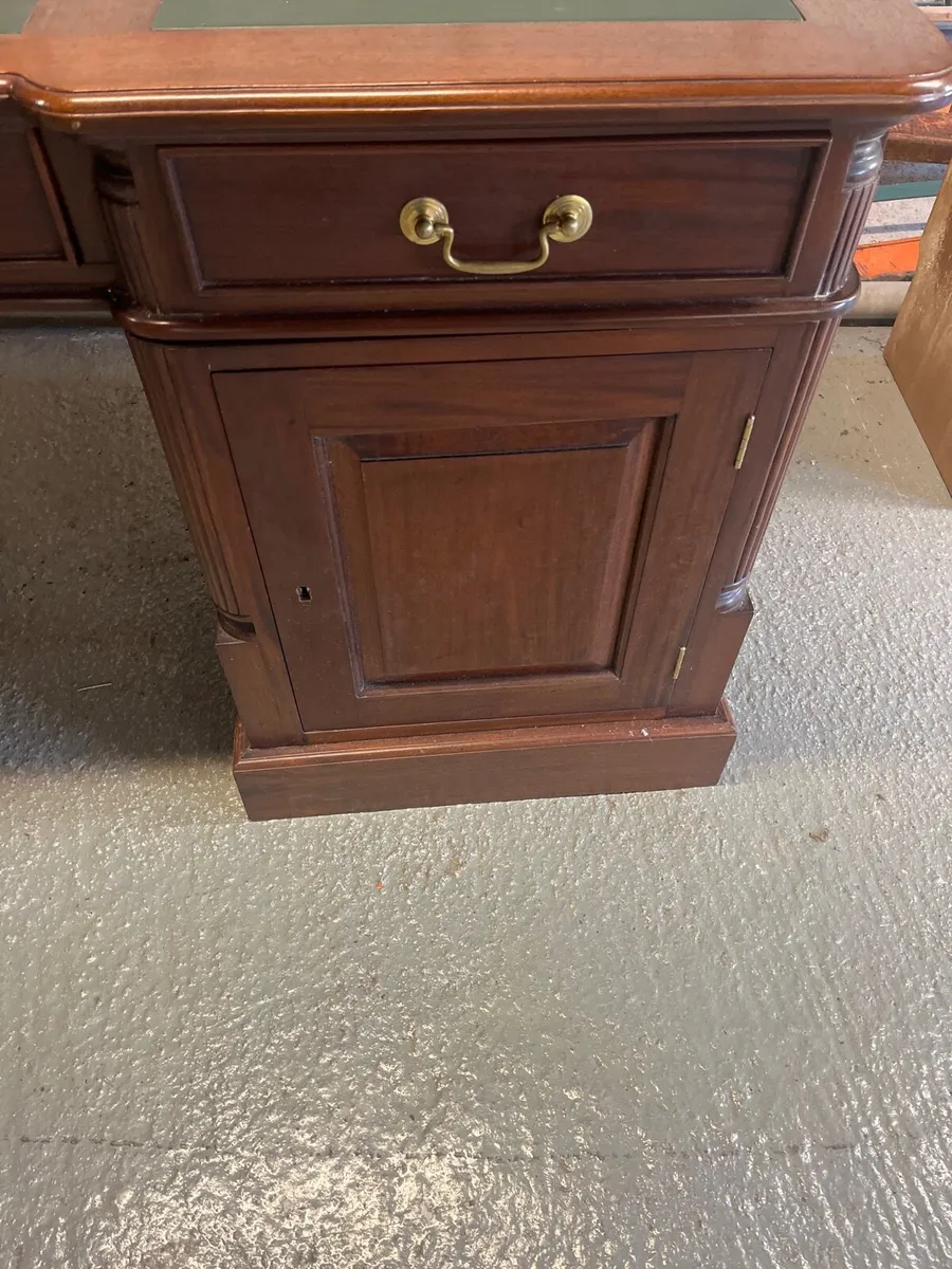 Desk - Image 3