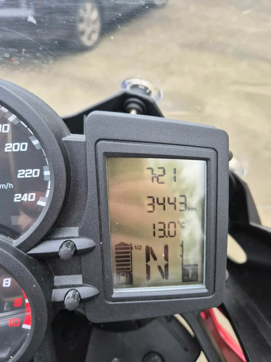 BMW F700 GS 3,000km ONLY - Image 2