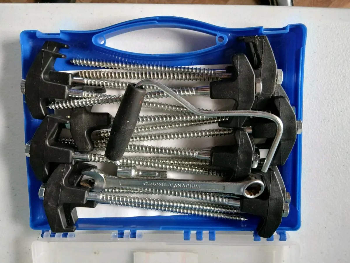 Pile driver pegs