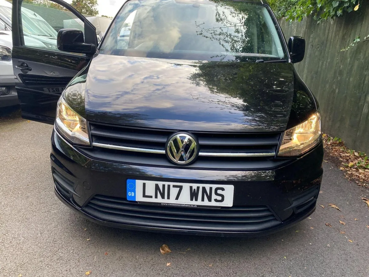 Vw Caddy 2017 black edition - Image 4