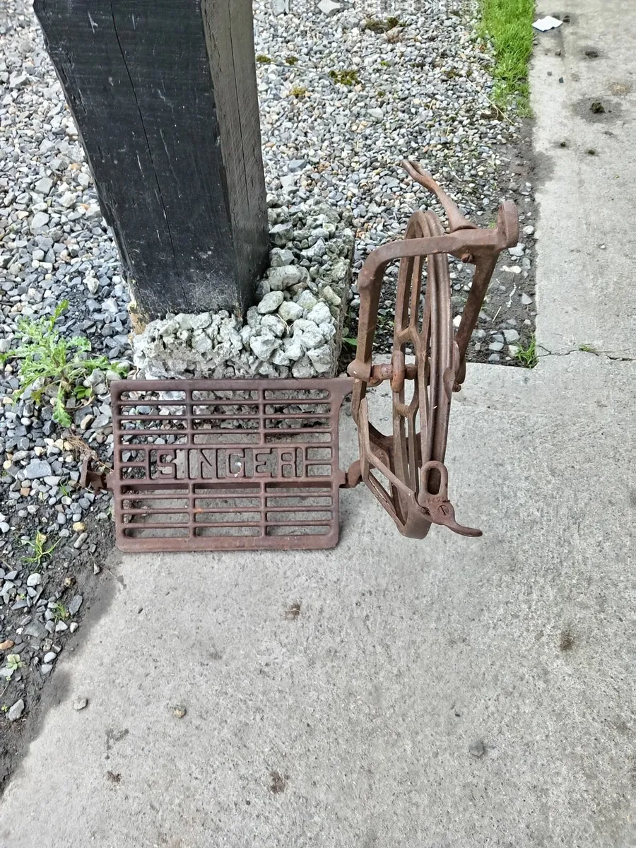 Singer sewing machine base with peddle - Image 1