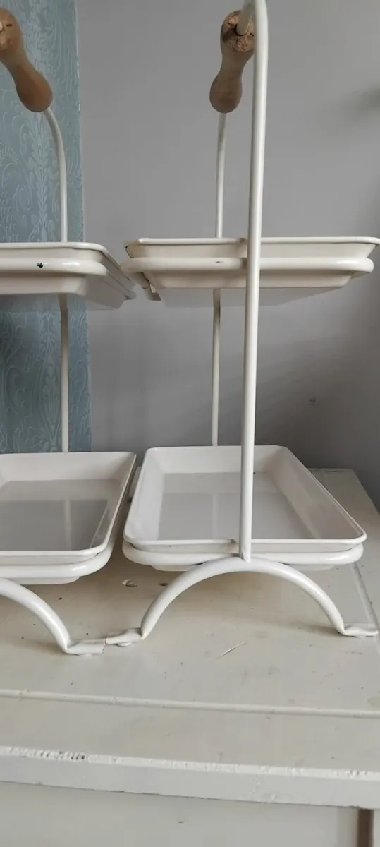 Free Small display stand - Image 1
