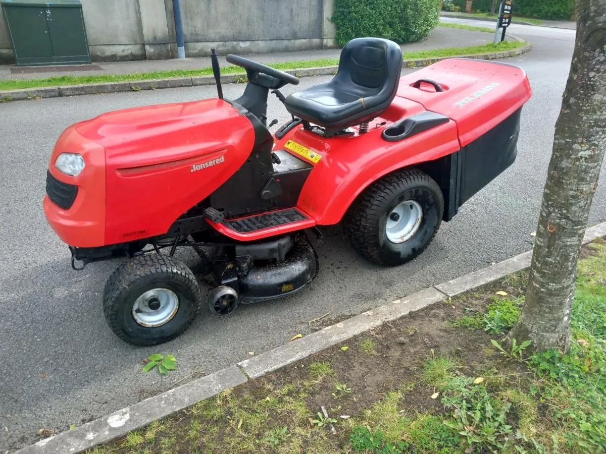 Ride on lawnmower - Image 1