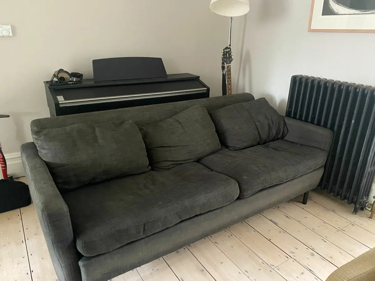 Living room comfortable Couch in good condition - Image 3