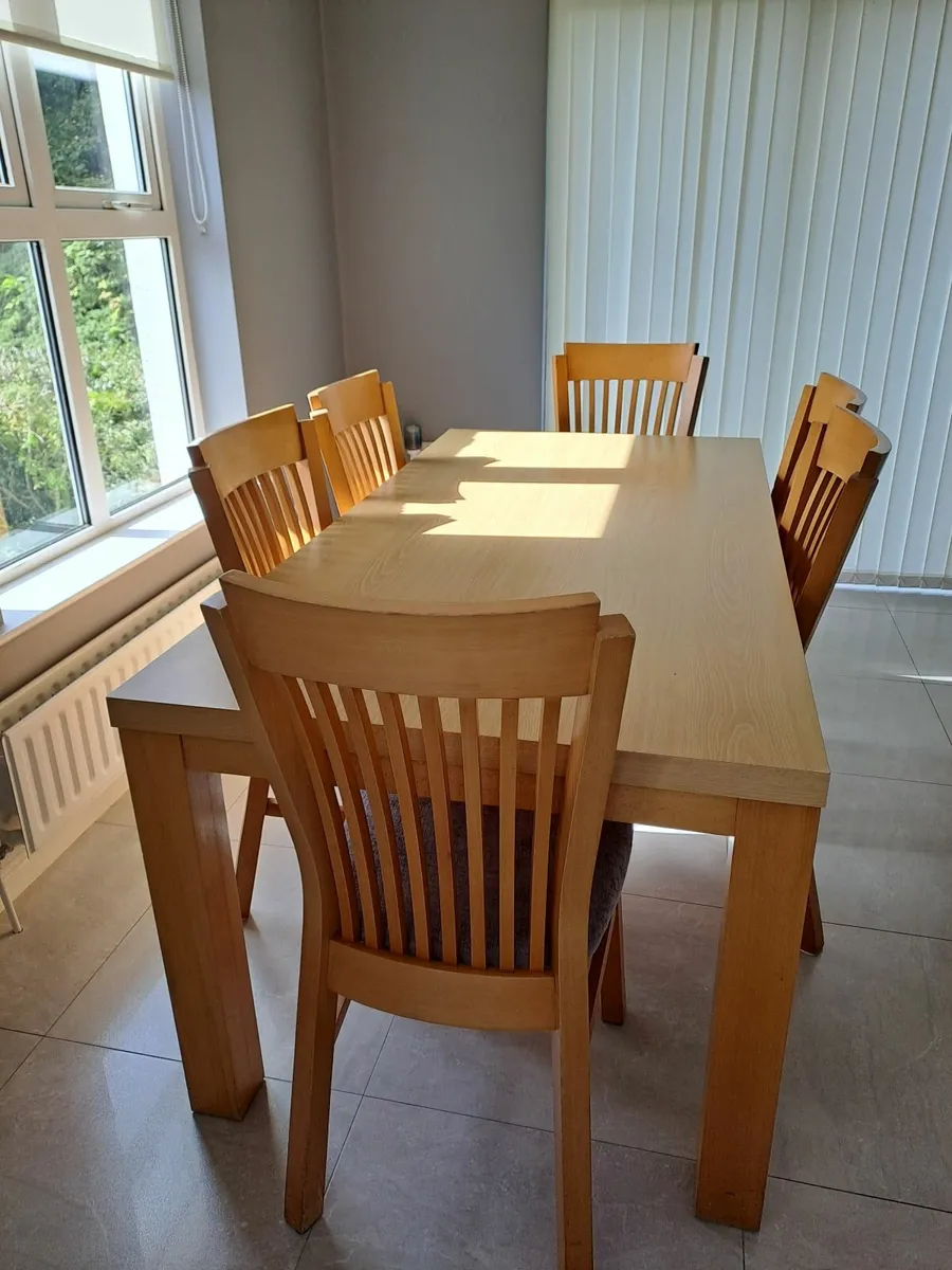 Kitchen table and chairs - Image 2