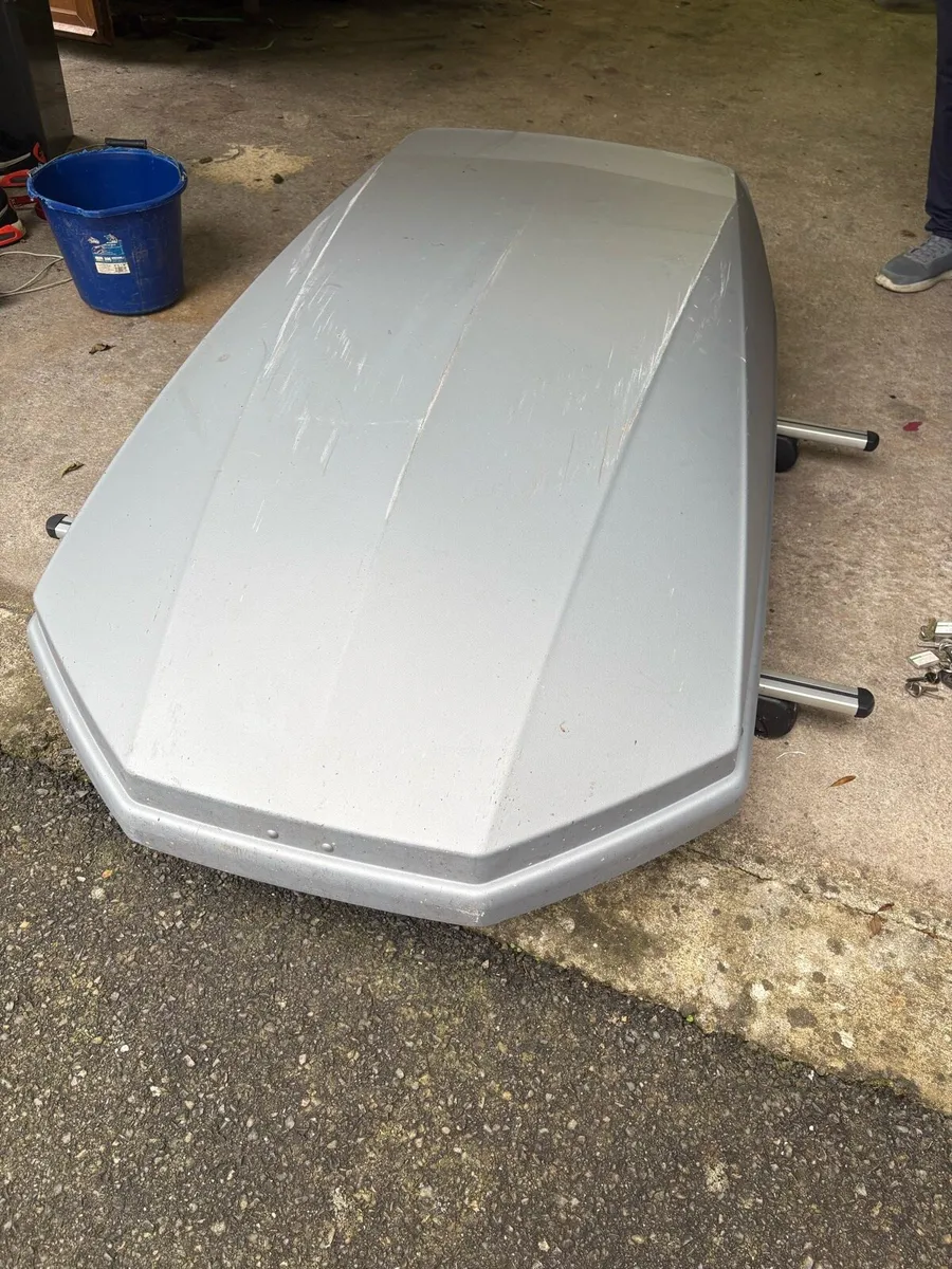 Roof box - Image 2