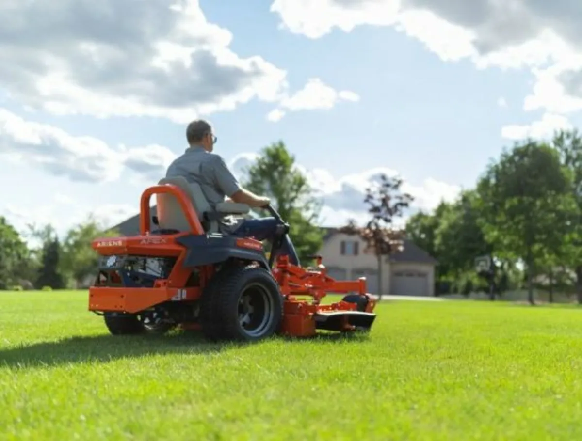 Ariens Apex 52'' 23hp Kawasaki- Ex Display Model - Image 3