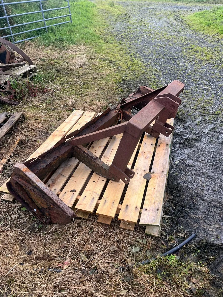 Yard scraper and milking machine equipment - Image 2