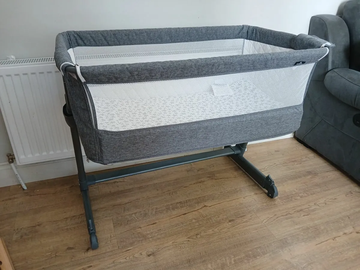 Side sleeper cot