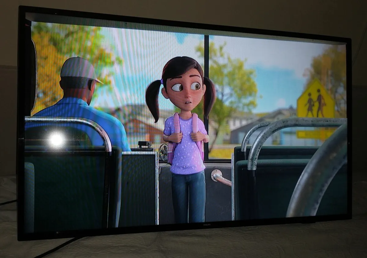 43"FLAT SCREEN PHILIPS TV - Image 3