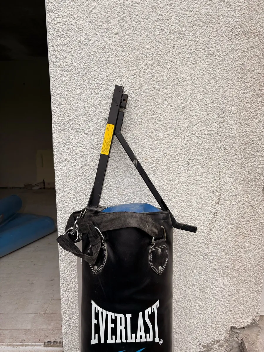 Boxing bag & wall bracket - Image 2